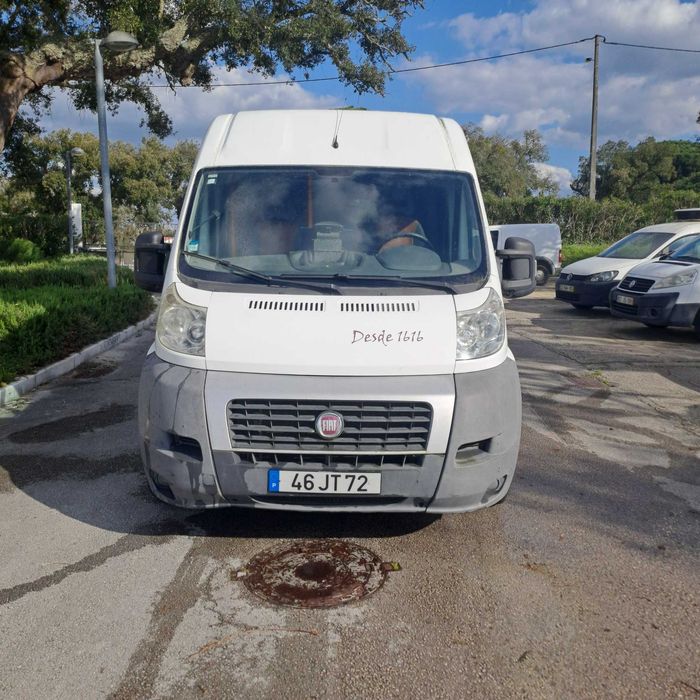 Fiat Ducato com plataforma para cadeira de rodas em bom estado