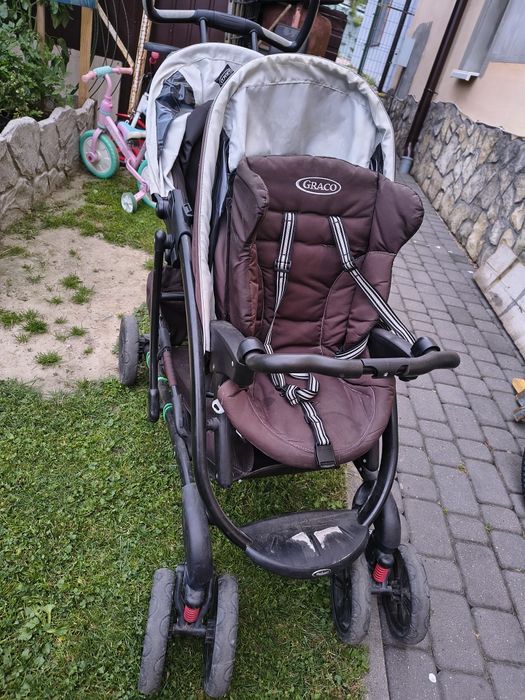 Wózek spacerowy dla bliźniaków