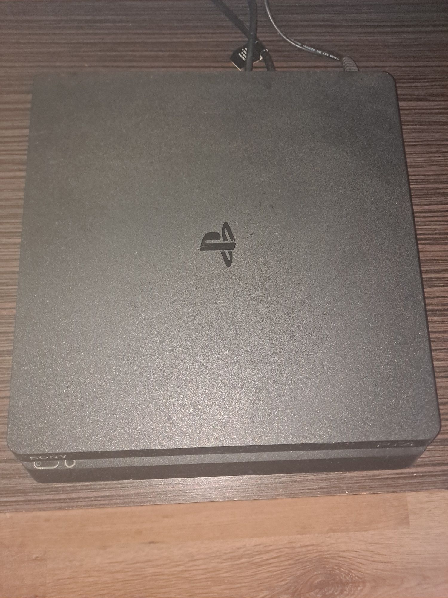 Konsola ps4 slim stan bardzo dobry