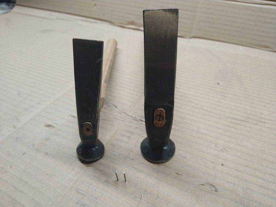 Martelo sapateiro e gaspeadeira