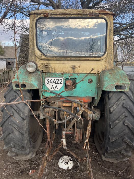 В продажу трактор «ЮМЗ»