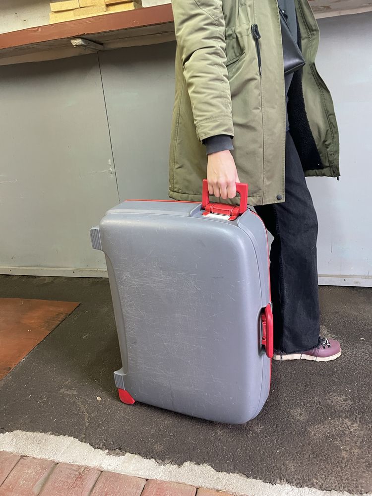 Дорожня валіза Roncato чемодан пластиковий валіза пластикова