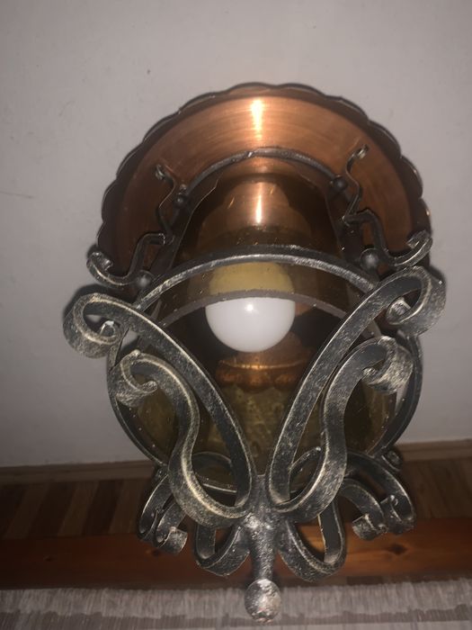 Żeliwna lampa wisząca