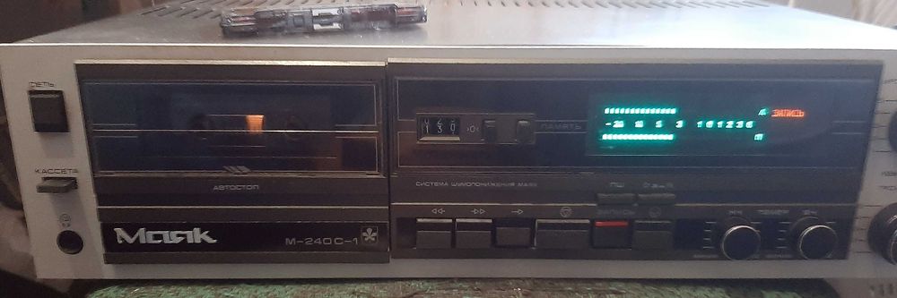 Маяк 240 с-1 касетний магнитофон + АС.