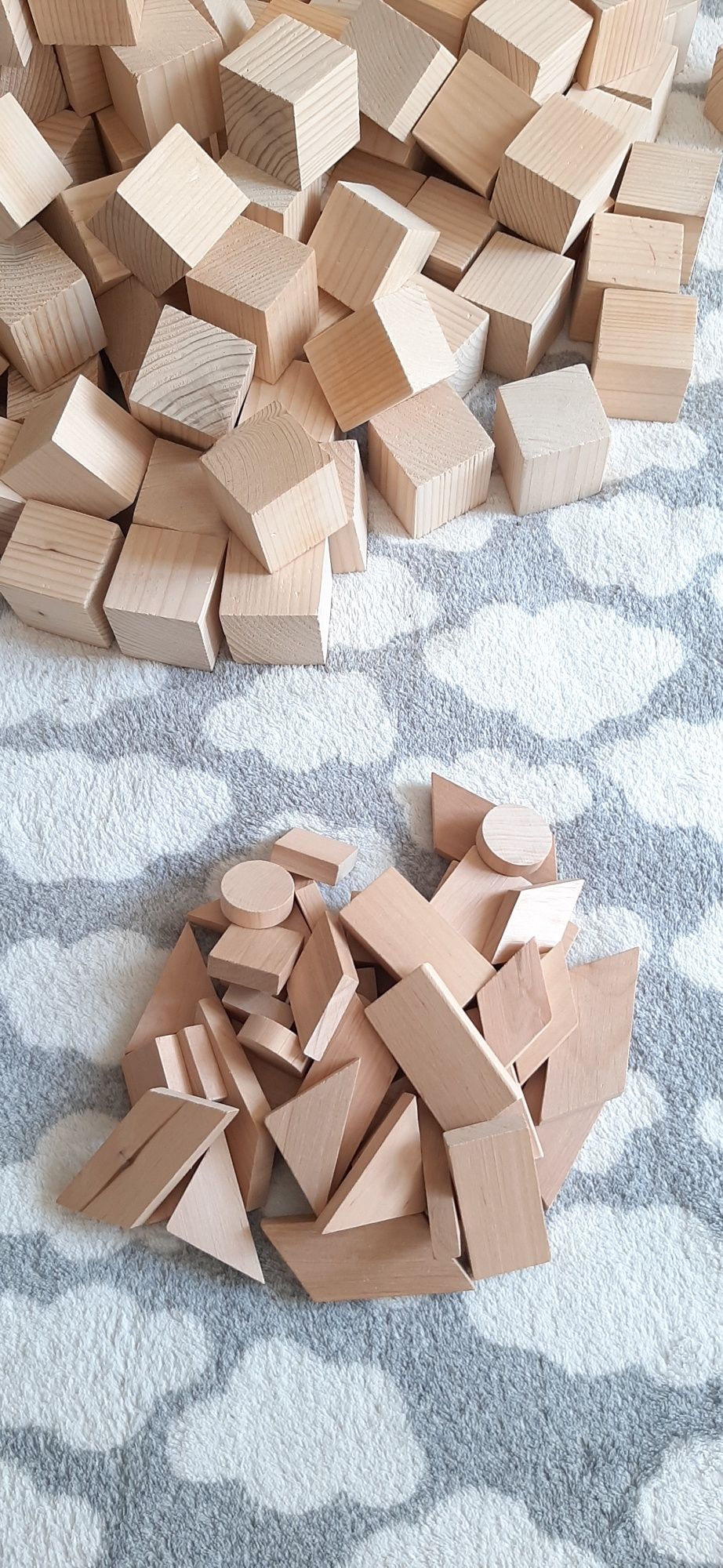 Большой набор деревянных кубиков .