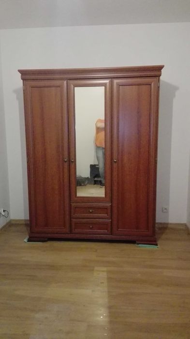 Szafa drewniana trzydrzwiowa z lustrem