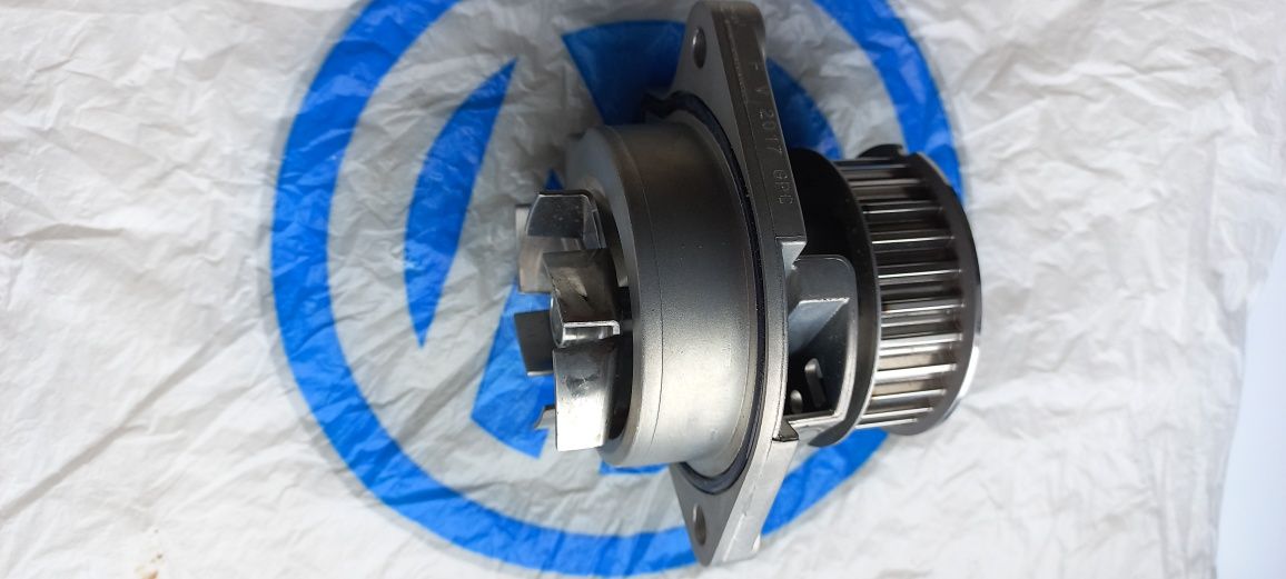 Насос охолоджуючої рідини 036121028A Volkswagen оригінал. 030121019 N