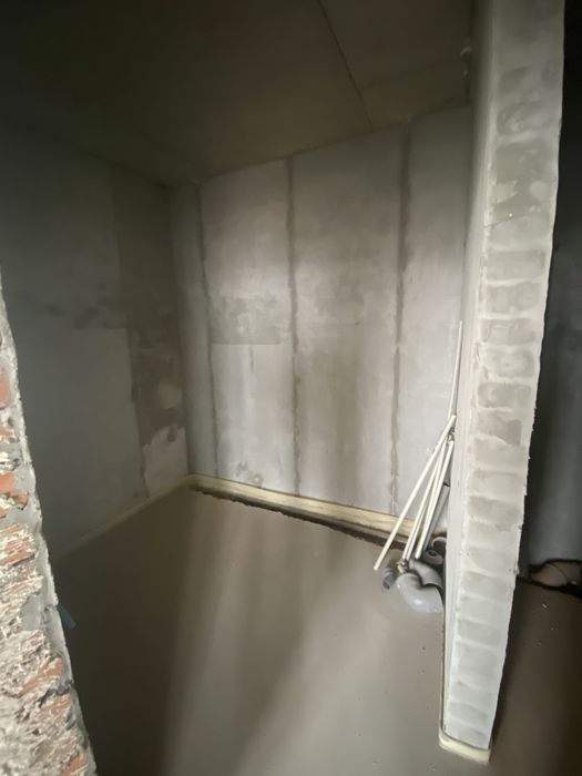 Продаж євро 3-х кімнатної квартири студії, з частковими роботами