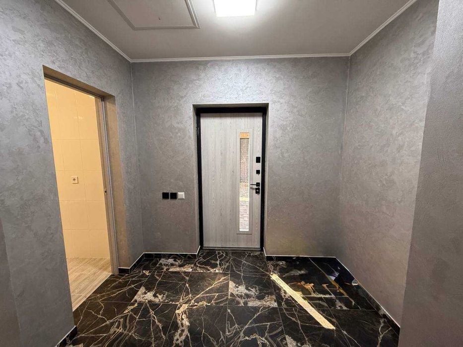 Продам новий будинок з басейном в центрі міста (пр. Миру/Пушкіна)
