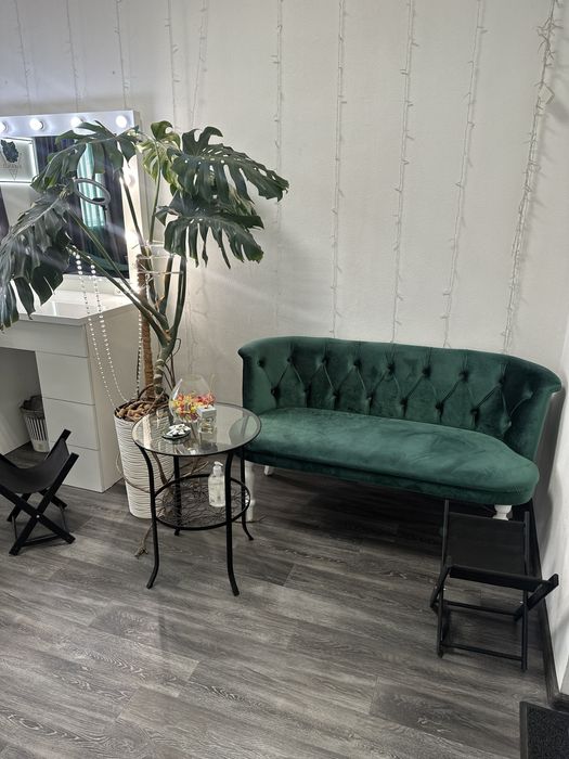 Оренда кушетки , стіл бровіста, візажиста.