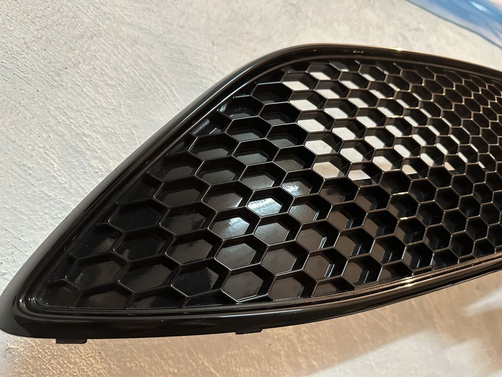 Grill USA Ford Focus mk3 ST / bialy kruk !