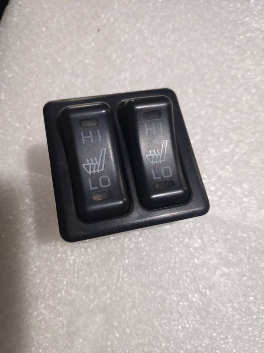 Кнопки підігріву сидінь Mitsubishi Lancer 9
1500грн