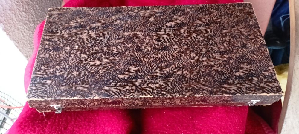 Pudełko pojemnik na sztudzce