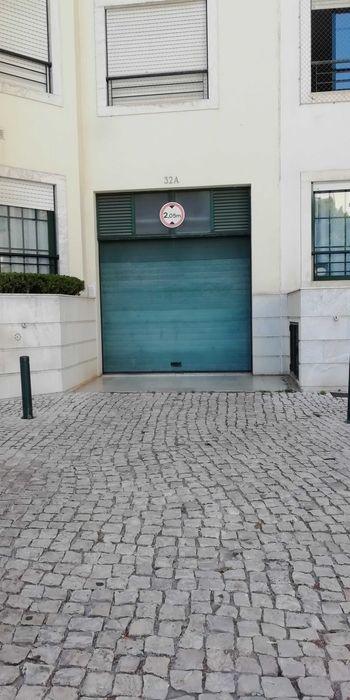 Arrenda-se  garagem Box