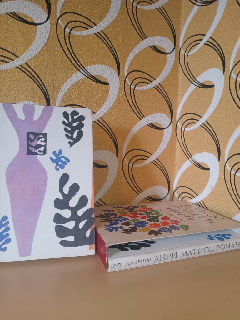Продам 2 книги в отличном состоянии