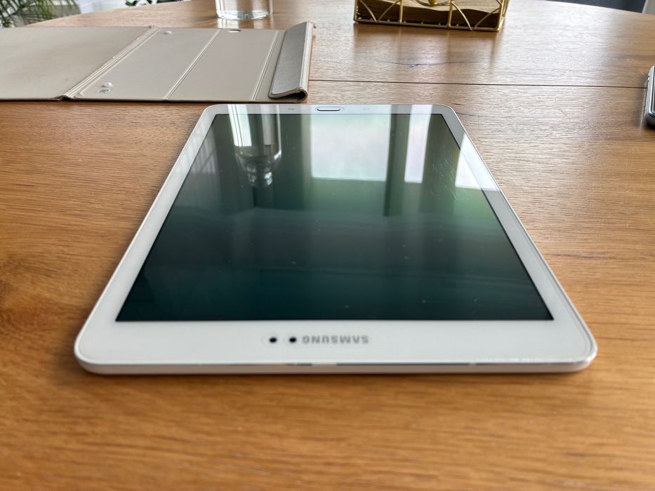Tablet Samsung Galaxy Tab S2 T819 LTE czarny + oryginalne etui