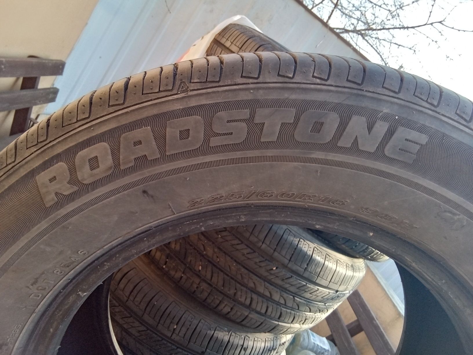 Резина Roadstone 225/60R16