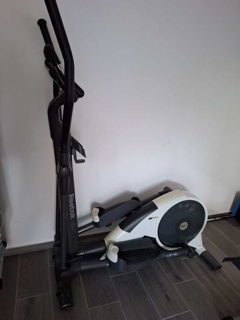 Bicicleta elíptica reebok (COMO NOVA)