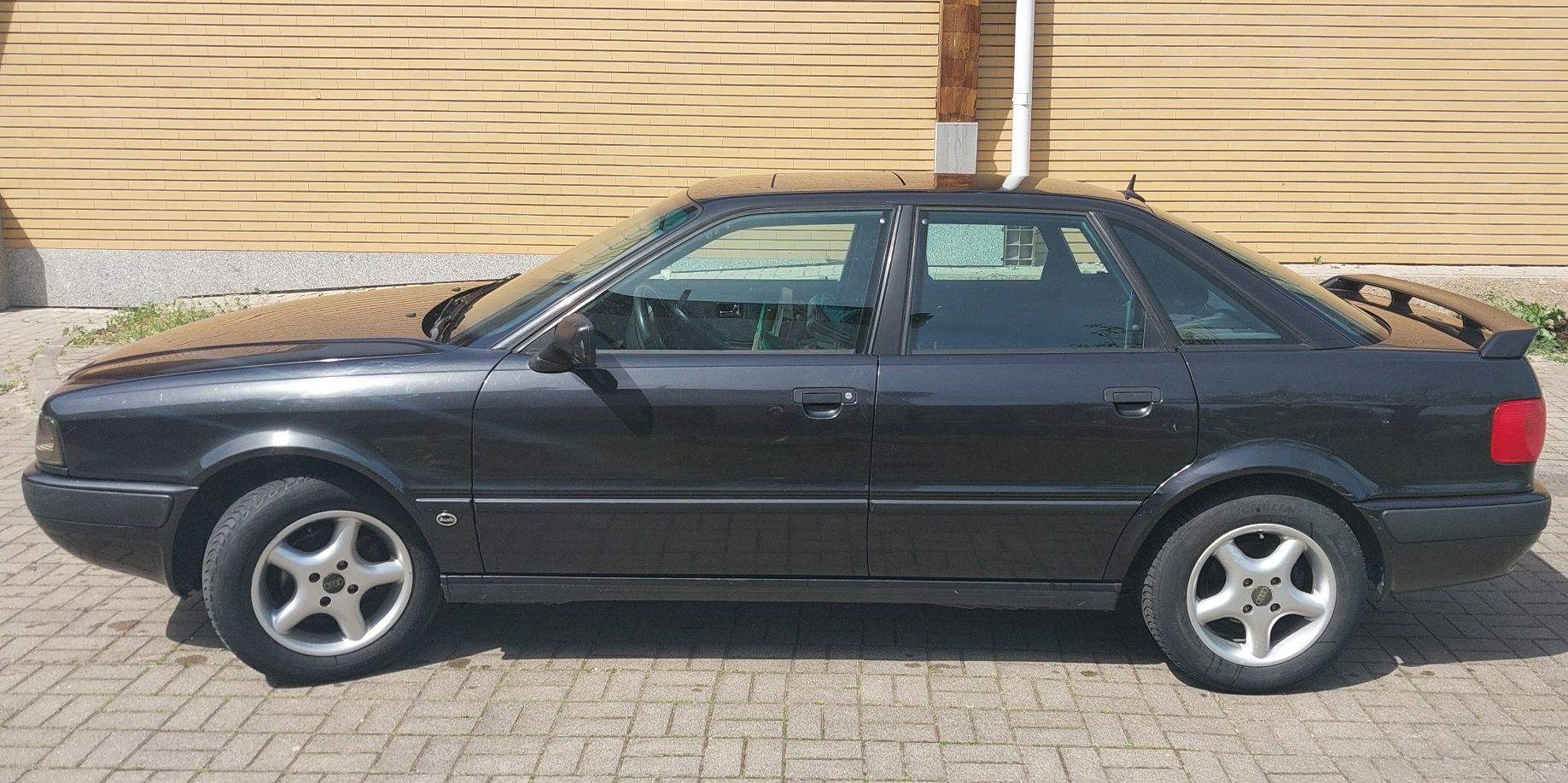 Audi 80 b4  czarne