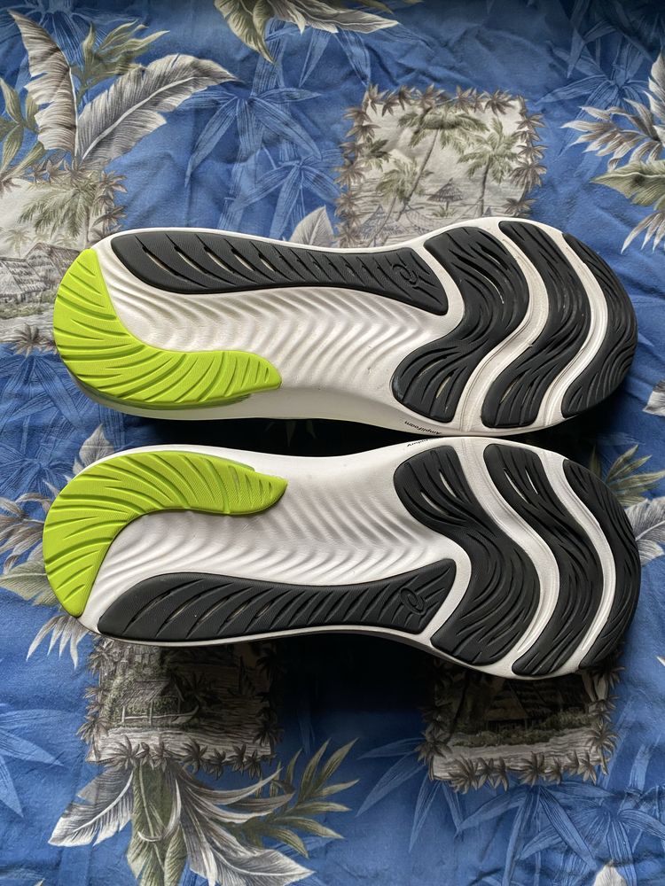 Продам бігові кросівки Asics Gel pulse 13