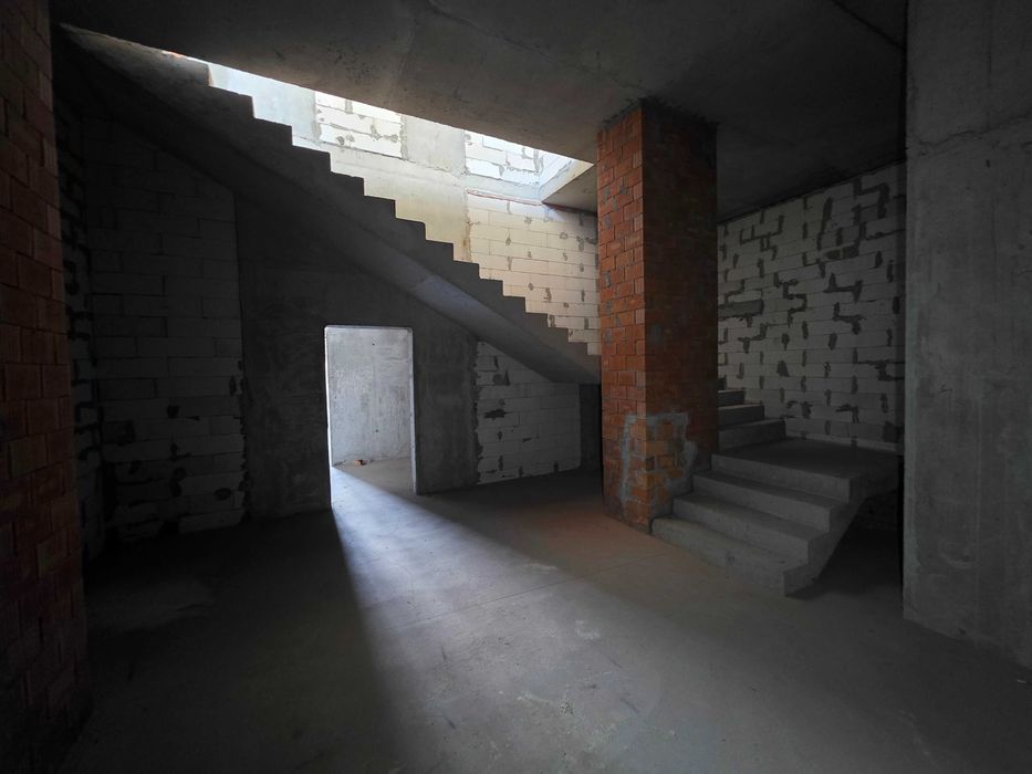 Аренда торгового помещения Лебединый ЖК, Харьковская, 238м.кв. Без%