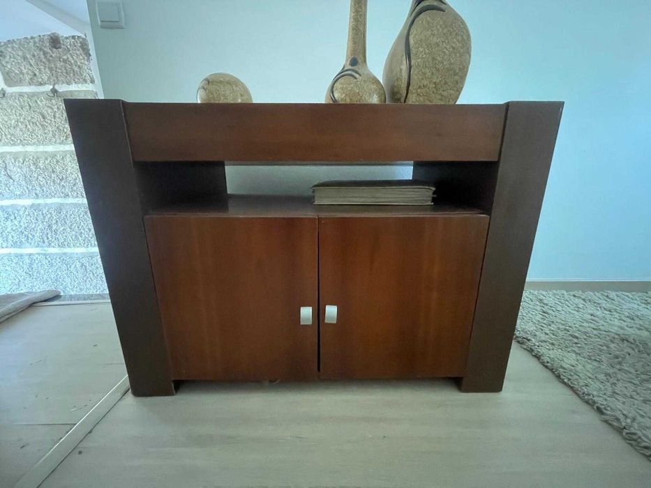 Movel de TV com portas