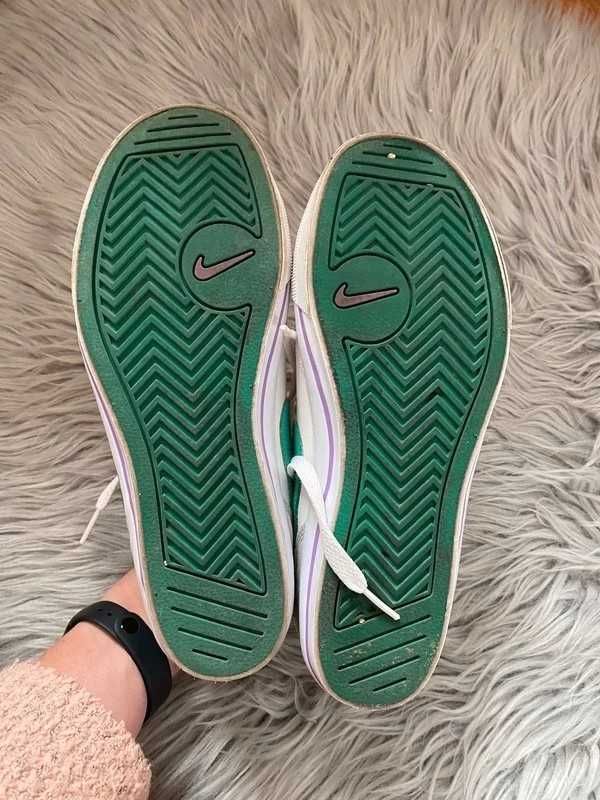Sportowe buty Nike Capri 2 (38)