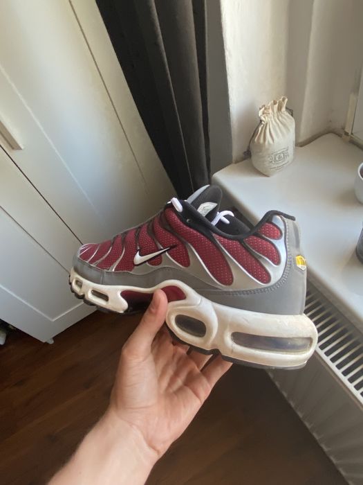 Czerwono-szare air Max plus