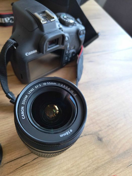 Aparat CANON EOS 2000D