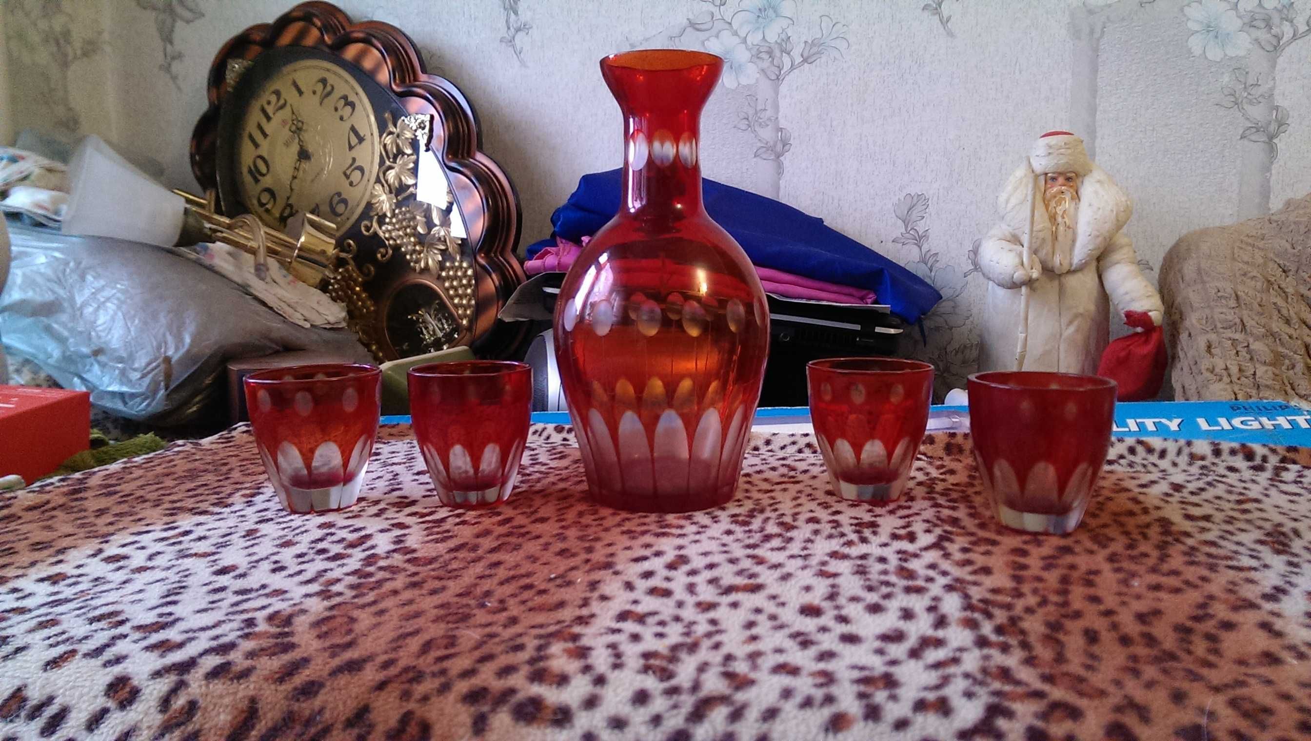 Графин со стаканами из цветного стекла ,сервантное хранение СССР