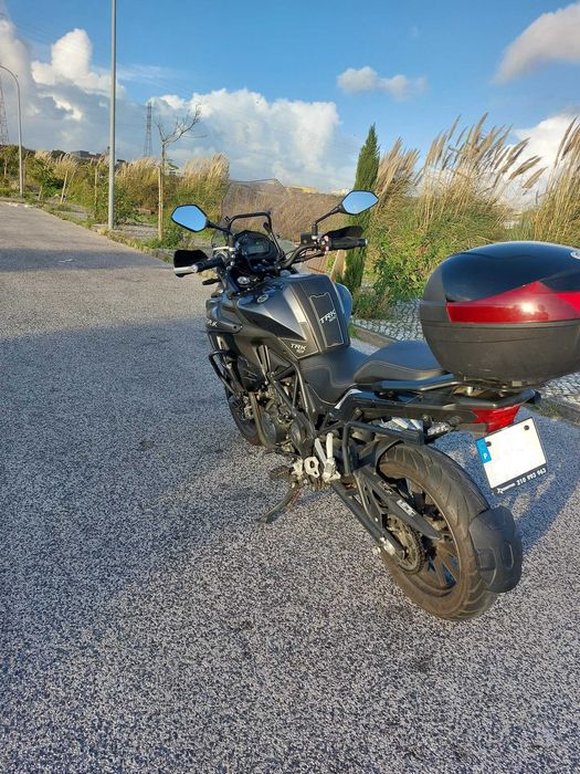Benelli TRK 502 com extras