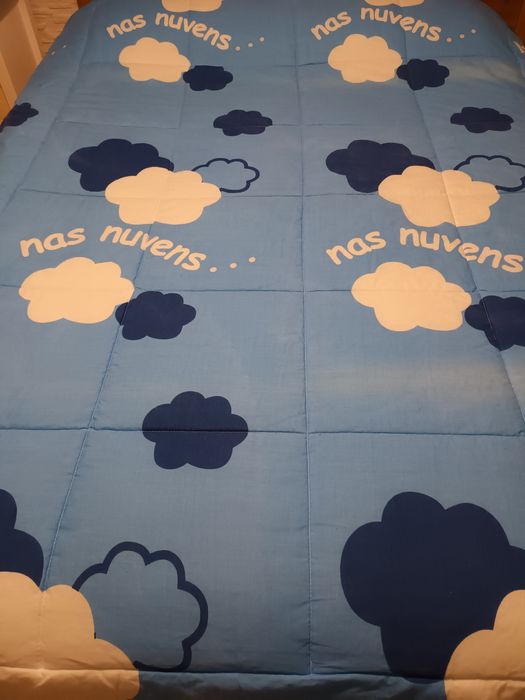 Edredon nuvens para cama de criança