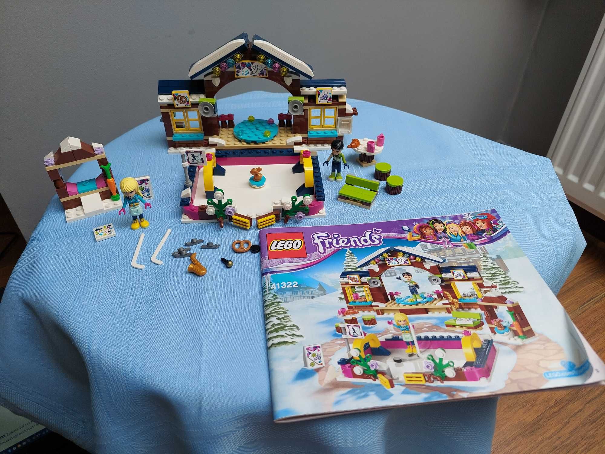 LEGO  Friends 41322 - Lodowisko w zimowym kurorcie