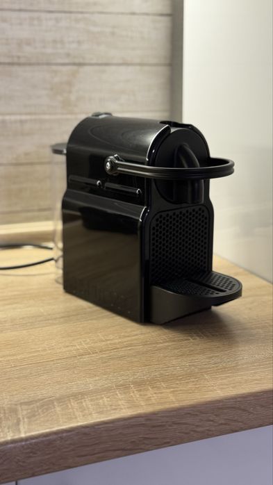 Кавомашина капсульна Nespresso Inissia (оригінал)