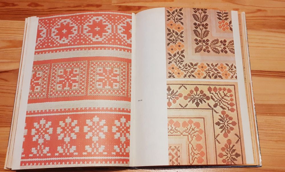 Книга, вишивка, макраме, дитячі поробки  і т.д.