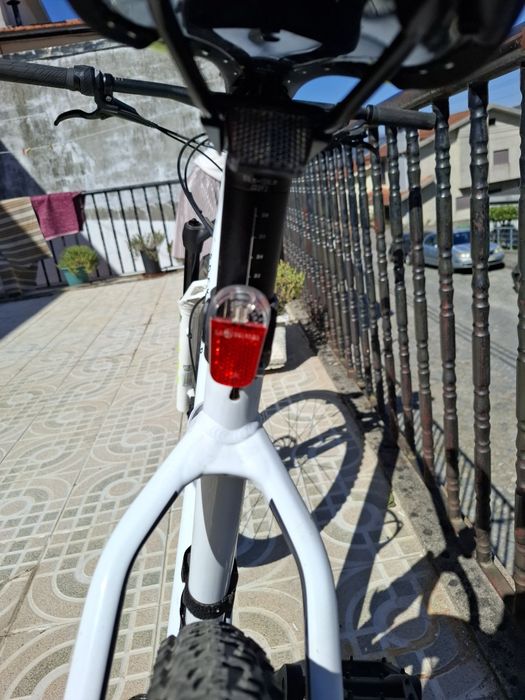 Bicicleta BTT Cross Country RACE 700 com talão digital.