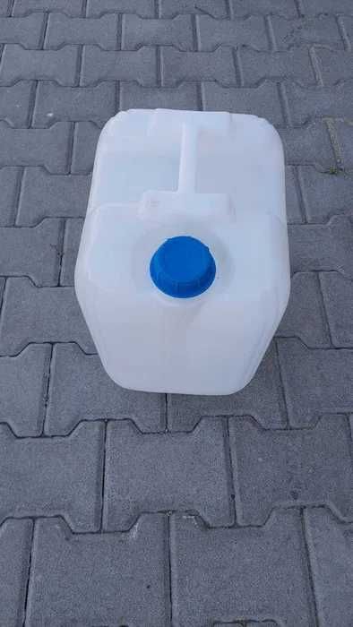plastikowa bańka , kanister , beczka , pojemnik , zbiornik 20l