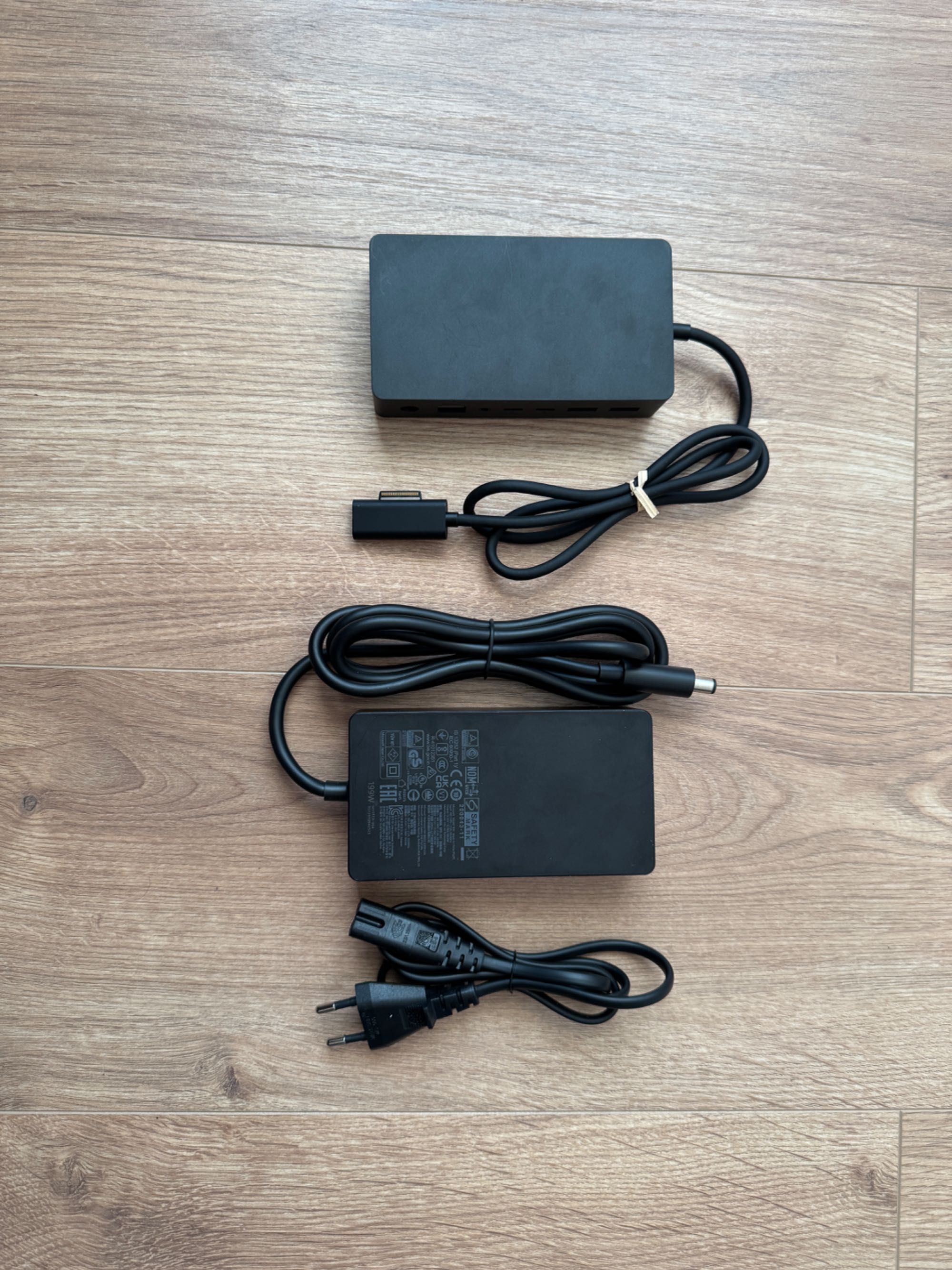 Microsoft Surface dock 2