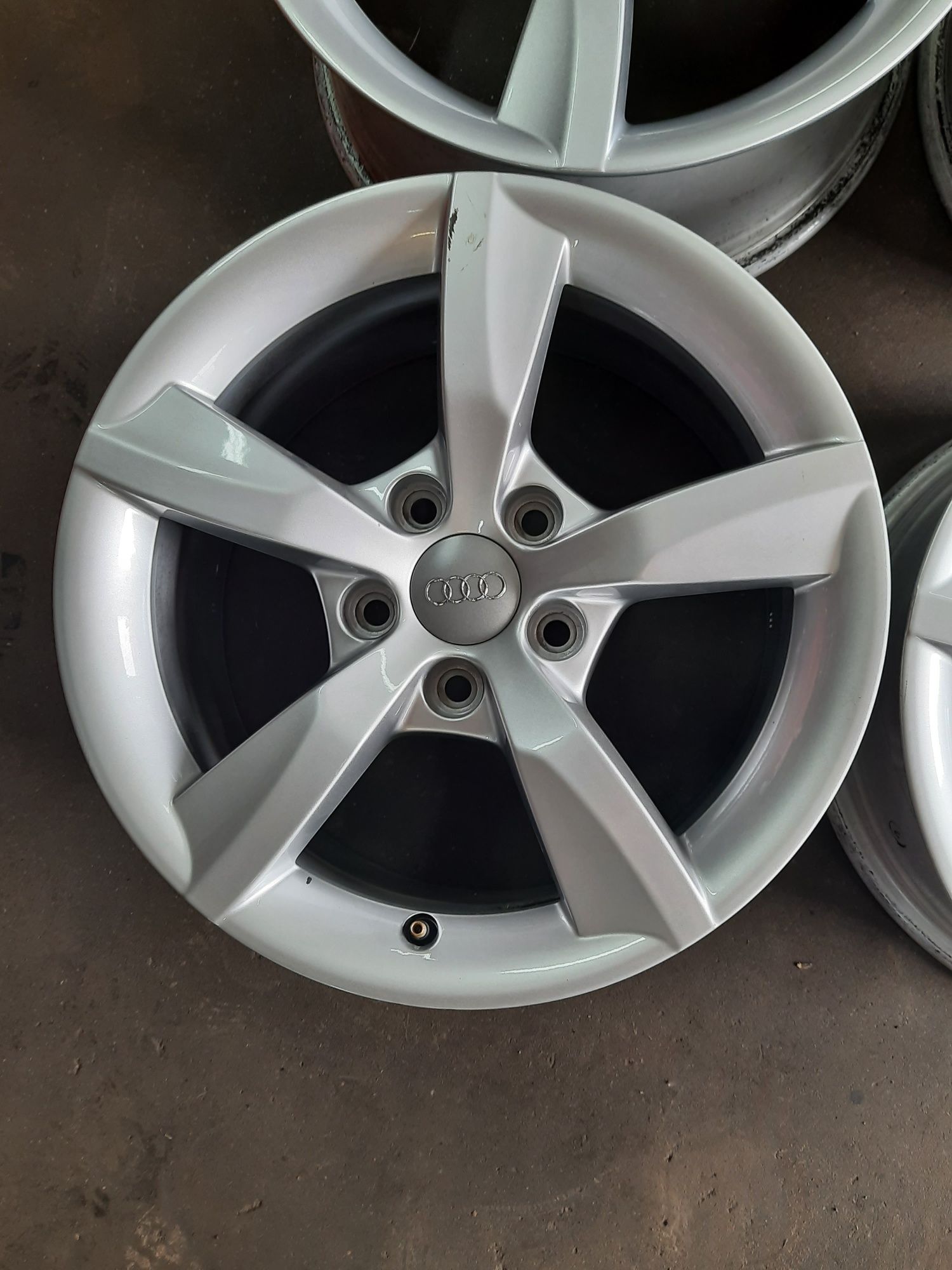 (041) Felgi 16" 5x112 ET 37 7,5j - Audi