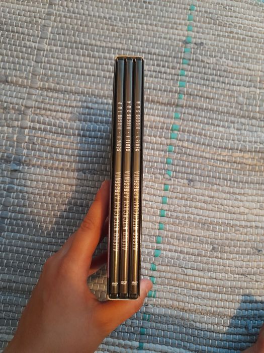 Coleção completa dos DVDs da serie de Alfred Hitchcock
