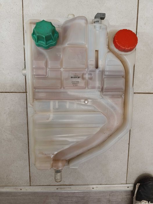 Расширительный бачек Мерседес Атего