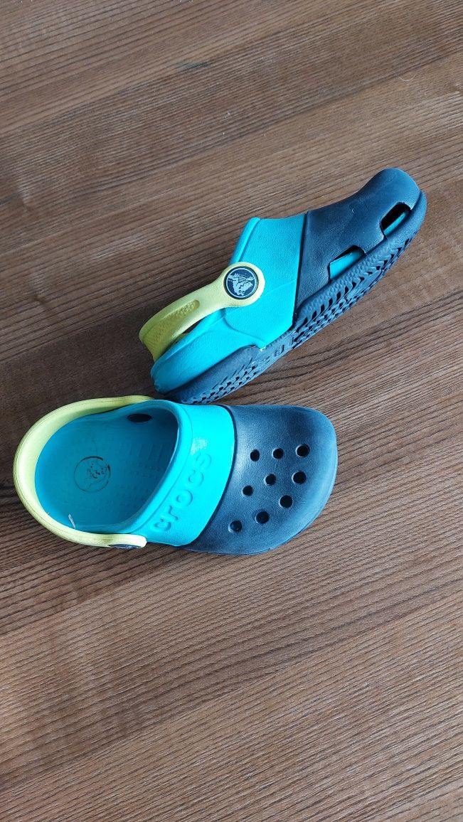 Crocs  c8, klapki , laczki