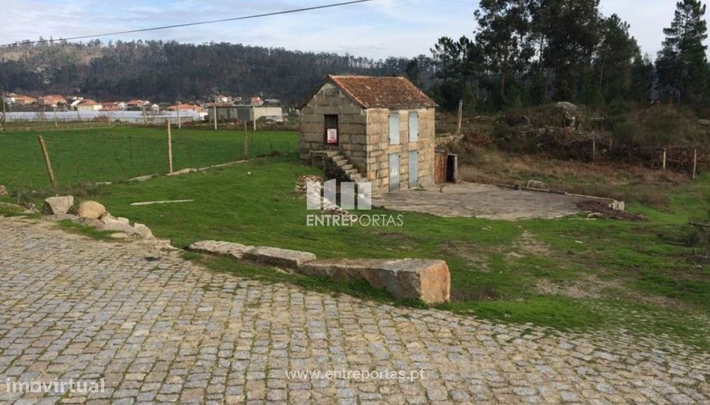Venda Terreno c/ espigueiro em pedra para reconstruir, Abragão, Penaf