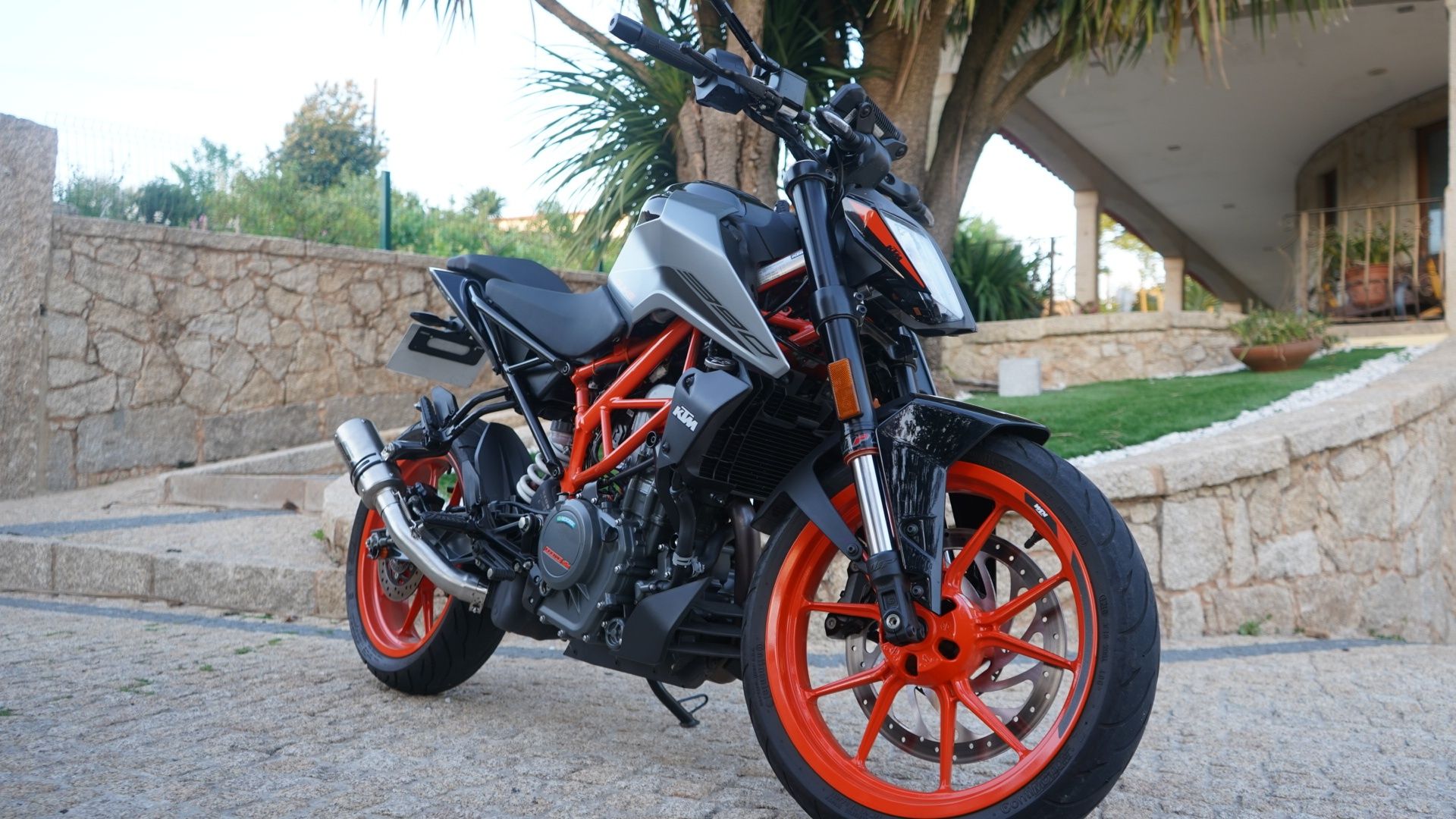 KTM DUKE 390    .