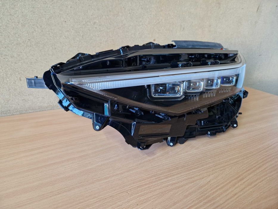 Фара левая TOYOTA bz4x 8118542C80