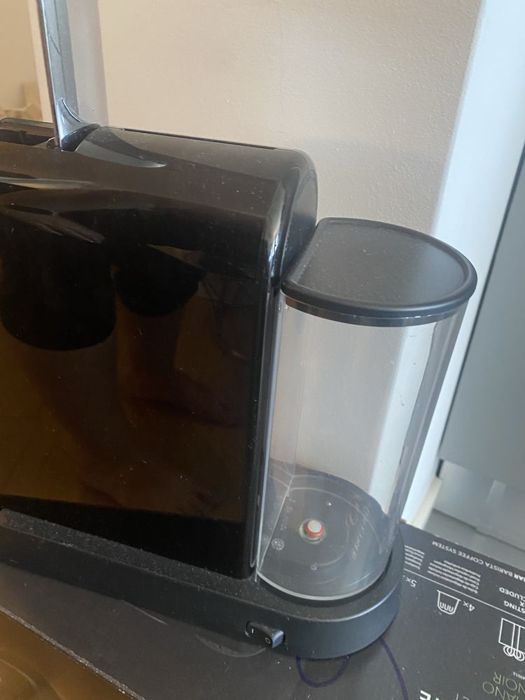 Máquina de café Nespresso Citiz, para peças