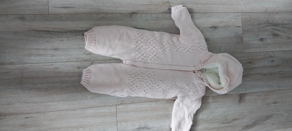 Комбінезон на дівчинку.