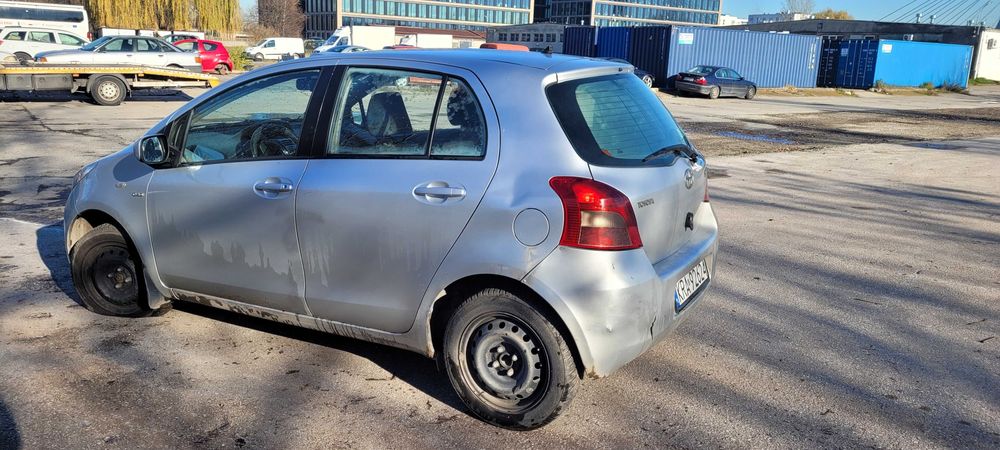 Lampa błotnik zderzak Yaris 2  Części