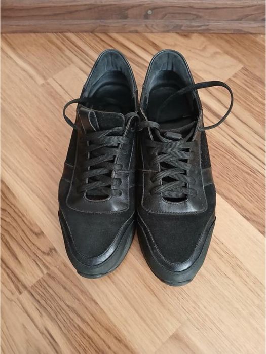 Шкіряні жіночі кросівки