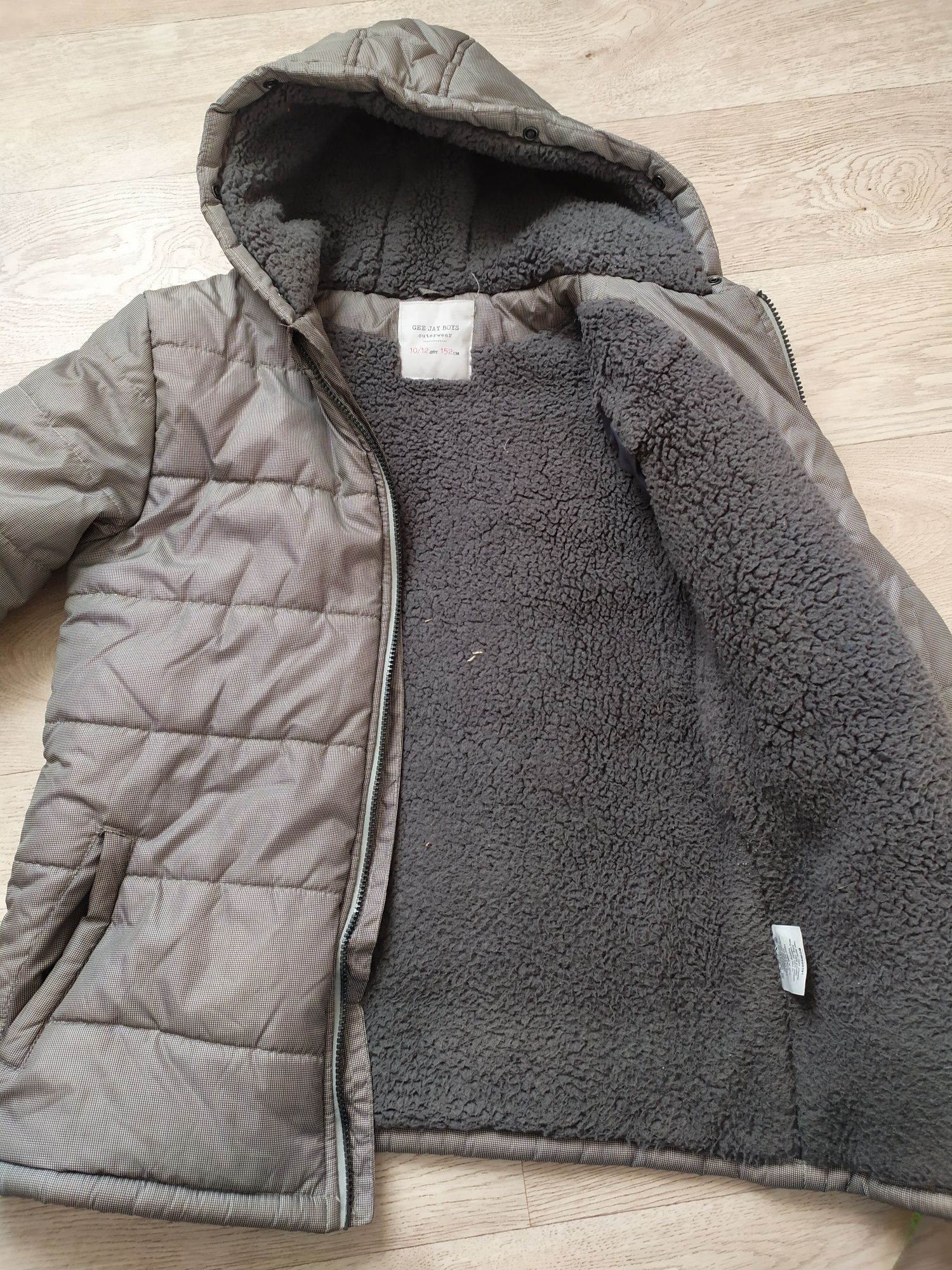 Теплая зимняя куртка на мальчика/подростка (152 см), лёгкая по весу
